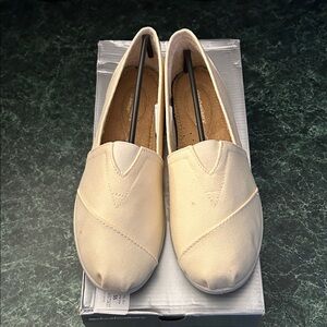 Cloudwalkers Women's Beige Loafers (WIDE)